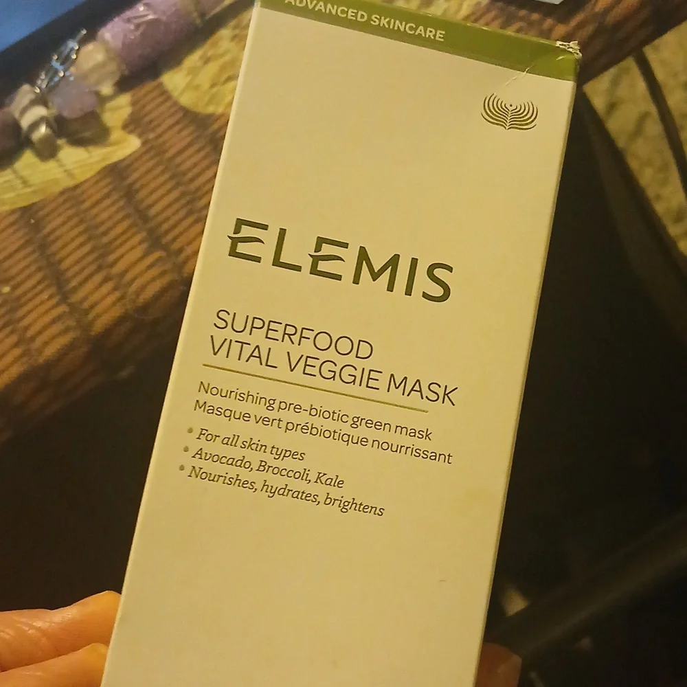 Elemis - Picture 1 of 4